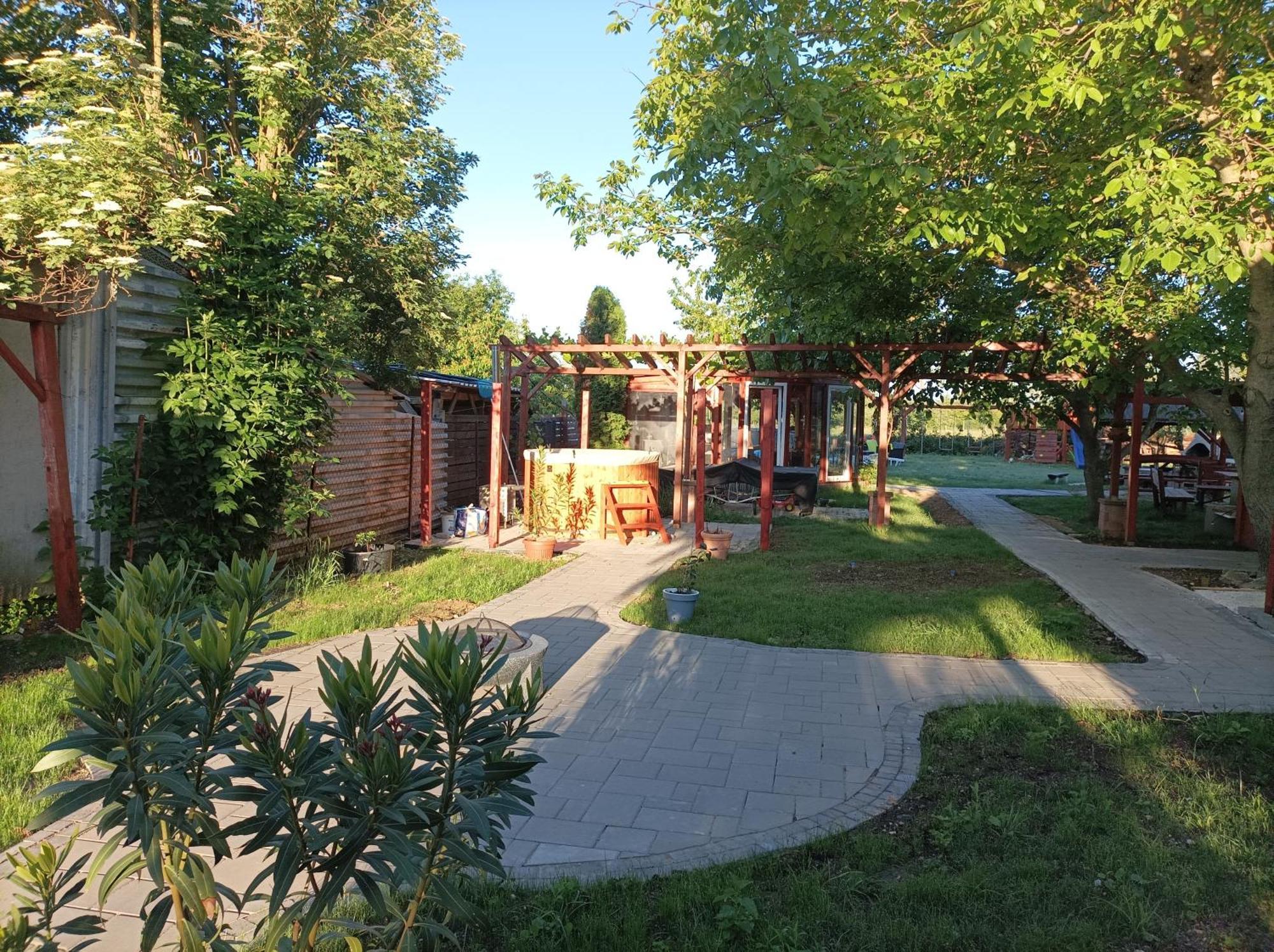 Robitel Wellness Vendeghaz Veszprem-Gyulafiratot Hotel Exterior foto